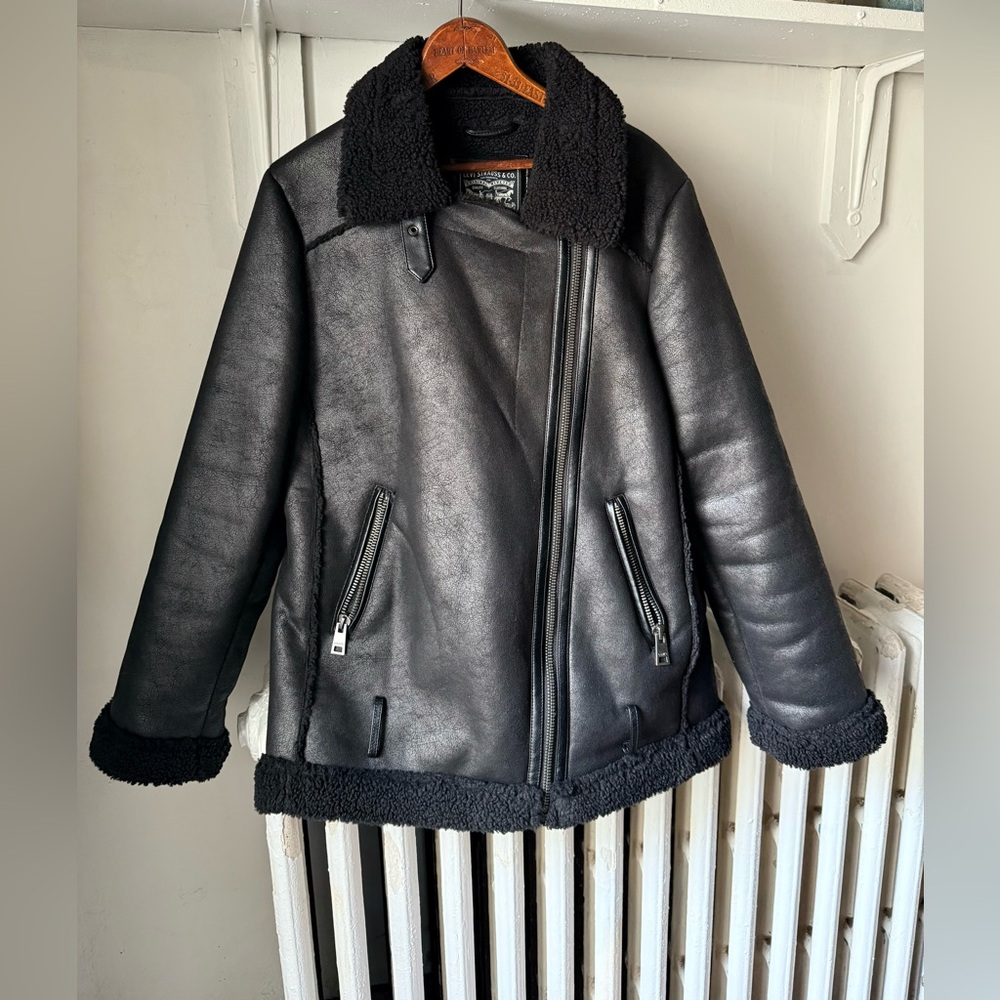 Levi’s faux shearling, black in black, size medium